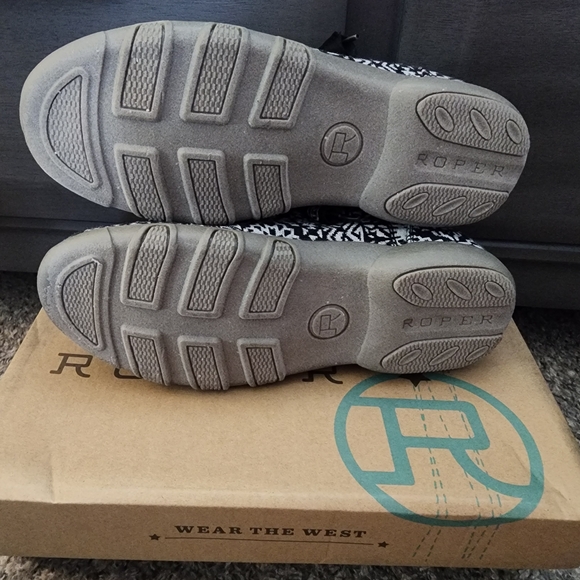 Roper Black and White Patterned Shoes - Picture 2 of 4